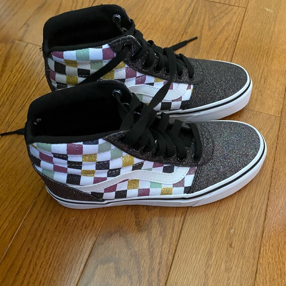 Vans - Picture 1 of 5